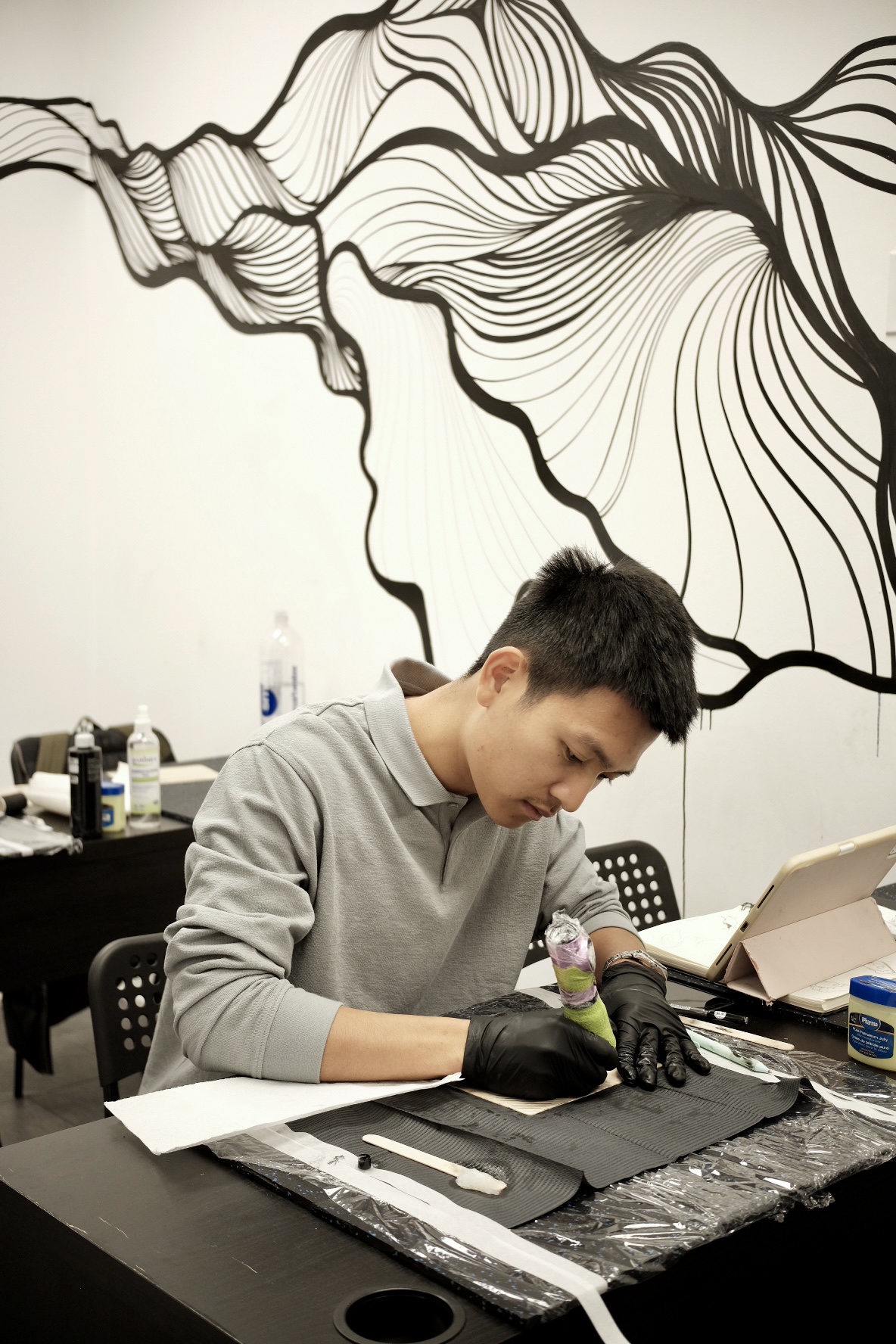 marcus-practicing-tattoos